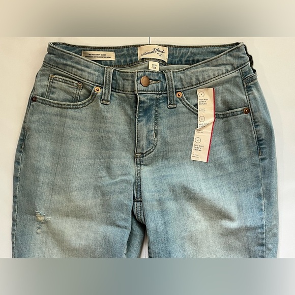 Universal Thread Women's Light Blue Mid-Rise Curvy Skinny Distressed Jeans Sz 4 - Picture 2 of 12